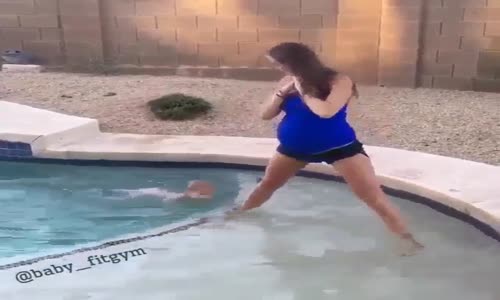 Bebeğin Havuzla İmtihanı