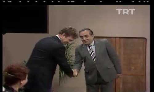 Adile Naşit Ve Selim Naşit Özcan'ın Çocukluk Anıları izle