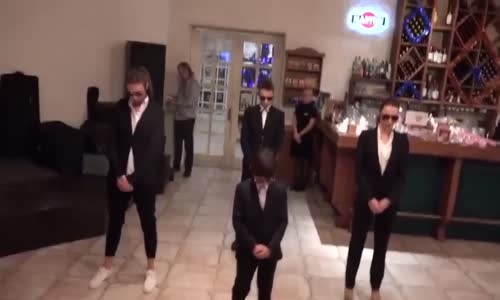 Rusya'da bir Clubte Gangnam Show gösterisi 