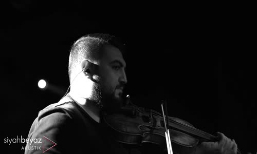 Özgür Can Çoban - Gide Gide Bir Söğüde Dayandım (SiyahBeyaz Akustik)