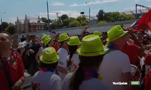 Japon Ve Senegalli Taraftarlardan Örnek Hareket