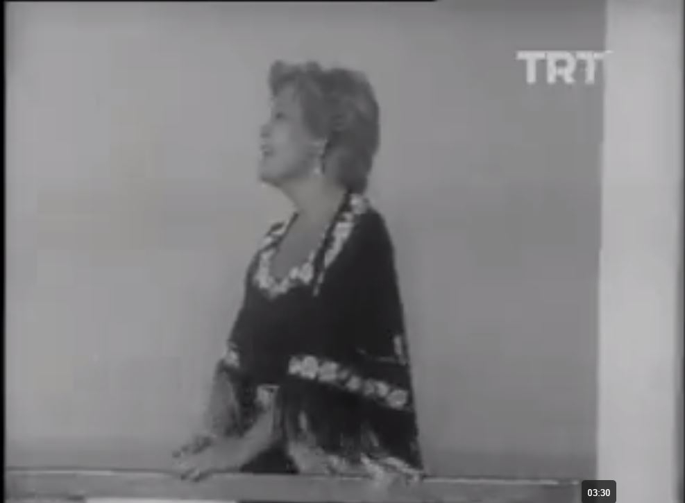 Nesrin Sipahi-Gönlümle Oturdum Da Hüzünlendim O Yerde 