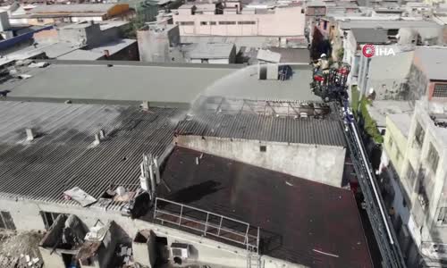 Bayrampaşa’da iş yerinin çatısı alev alev yandı