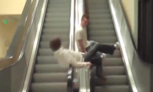 En Komik Yürüyen Merdiven Kazaları
