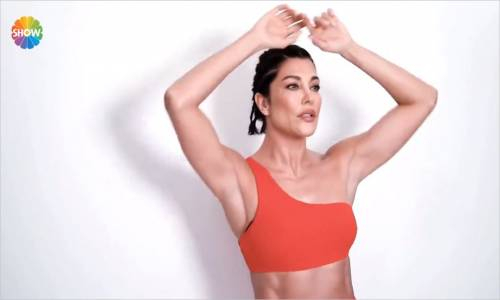 Deniz Akkaya'dan Nefes Kesen Pozlar