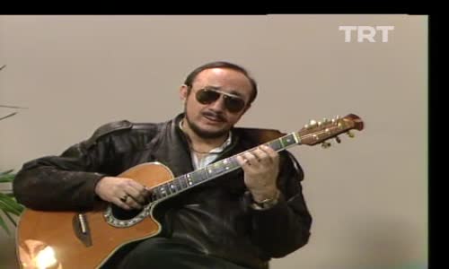 Özdemir Erdoğan-Yak Bir Sigara 