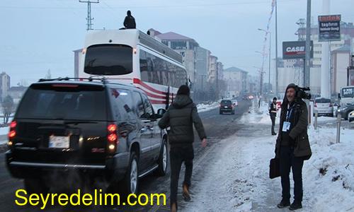 Başbakan Yıldırım’a ulaşabilmek için metrelerce koştu