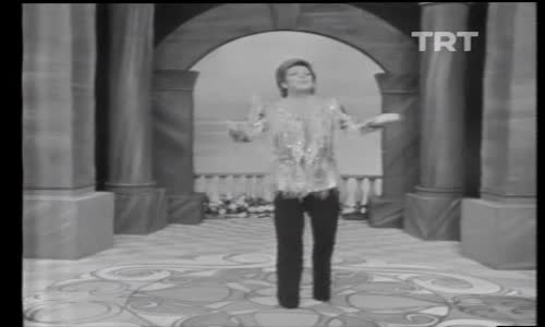 Zeki Müren-İndim Havuz Başına izle 