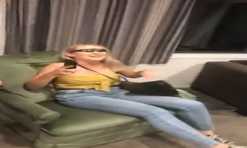 Dans Ederken Pantolonu Yırtılan Sarhoş Kız