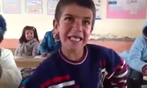 Kötü Adam Gibi Gülen Çocuk Komedi.