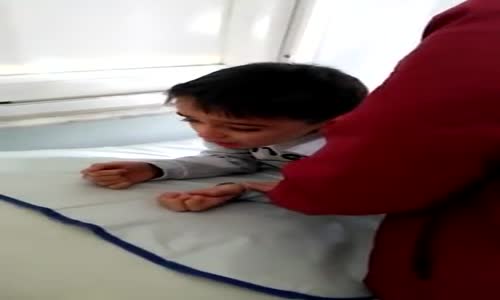 Sürekli Poposundan İğne Vurulmasına İsyan Eden Sevimli Ufaklık