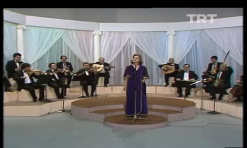 Mülkiye Toper-Aylar Geçiyor Sen Bana Hala Geleceksin izle