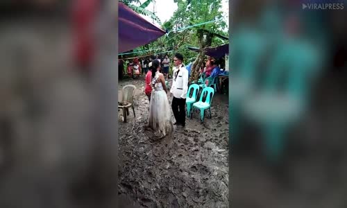 Düğünde Çamur Banyosunu Bedava Getirmek