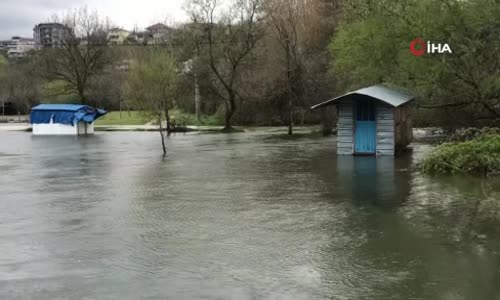 İstanbul’a Su Sağlayan Baraj Taştı Balıkçı Barınakları Ve Tekneler Zarar Gördü 