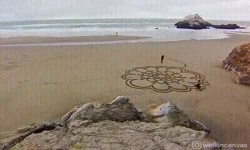 Sahilde Kumdan Eser Yapmak