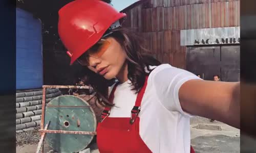 Demet Özdemir Yeni Pozunu Sosyal Medya'da Paylaştı