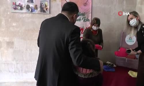 Kadınlar ördü, 700 ihtiyaç sahibi öğrenci atkı ve bereye kavuştu 