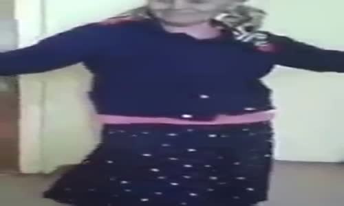 Genç Kızlara Taş Çıkartan Teyze