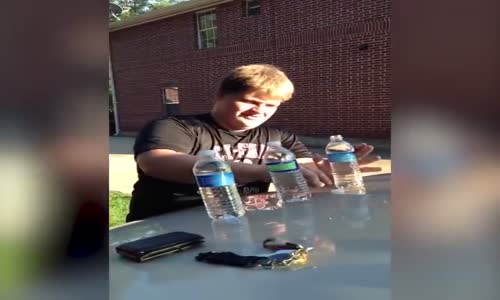 1 Saniyede 1 Şişe Su İçmek