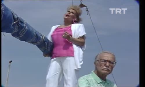 Mediha Şen Sancakoğlu-Apansız Uyanırsan Gecenin Bir Yerinde izle