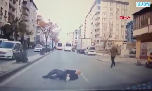 Arabanın Önüne Aheste Aheste Düşen Amca