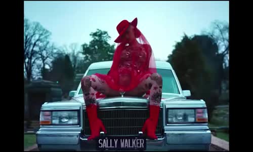 IGGY AZALEA MAKES ILLUMINATI BLOOD SACRIFICE TRIBUTE