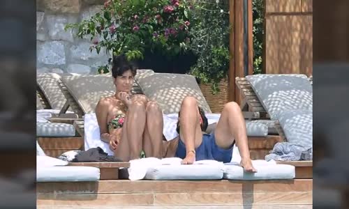 Tuba Büyüküstün Ve Umut Evirgen Tatil'de Birbirlerini Öpmeye Doyamadılar