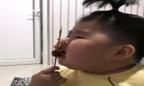 Yemeğinin Hakkını Veren Toraman Bebek