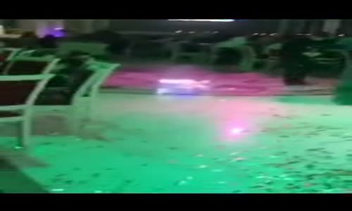 Düğününde Çam Ağacı Kostümü Giyen Gelin