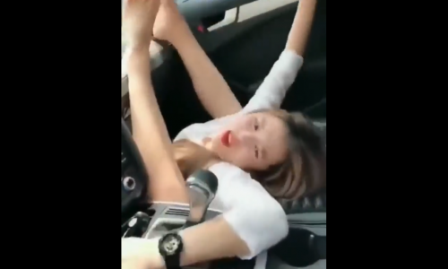 Emniyet Kemerinin Önemini Gösteren Asyalı Hatun