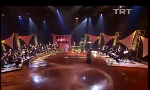 Emel Taşçıoğlu-Dramanın İçinde Yaparlar Pazar izle