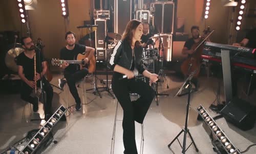 Ebru Gündeş - Gönlümün Efendisi  (Akustik)