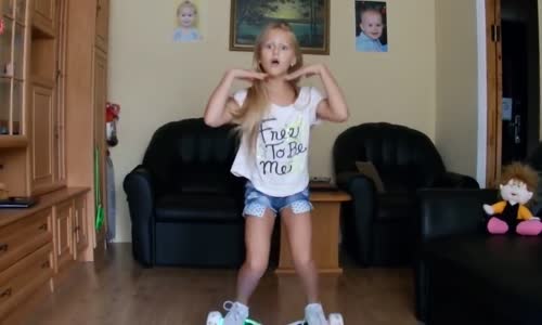 Romen Küçük Kız Dans Ediyor