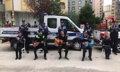 Adana’da Zabıtalar Eşiliğinde Halkımıza Motive Amaçlı Konser 