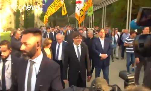 Katalan lider Puigdemont'un Yanıtı Diyalog Oldu 