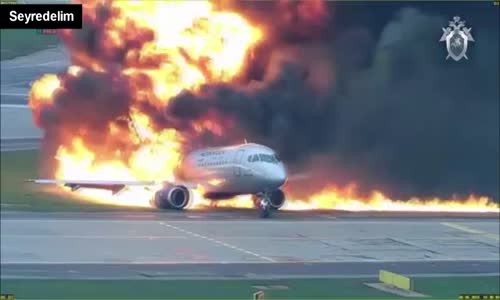 Rusya'da yolcu uçağı iniş yaparken alev aldı