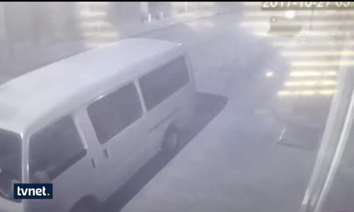 Erzurum'da Araçtan Hırsızlık Güvenlik Kamerasında