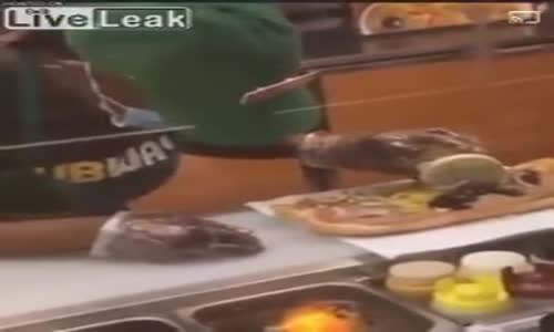 Siparişi Hazırlarken Uyuyakalan Personel 