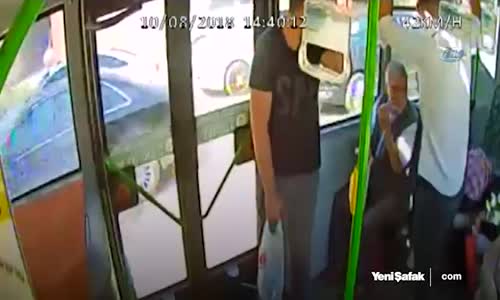 Seyir Halindeki Otobüse Taşlı Sopalı Saldırı