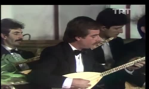 İzzet Altınmeşe-Yola Düşmüş Gidiyor İzle