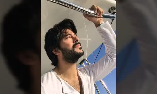 Burak Özçivit'in Resmen İkizi Benzerliği Görenleri Hayran Etti