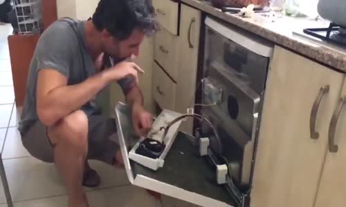 Kendi Tamirini Kendi Yapan Adam