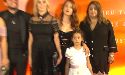 Annem Filmi Oyuncuları Gala Röportajı
