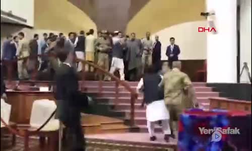 Afganistan Meclisi'nde Bıçaklı Kavga