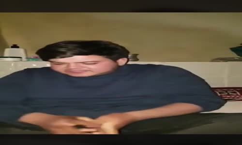 Kolonya İle Elini Yakan Genç