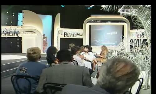 Ayşe Tunalı-Beni Sevmeni İstiyorum izle