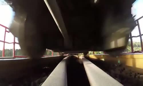 Tren Rayına Yerleştirilen Aksiyon Kamerayla Kaydedilen Muhteşem Görüntü 