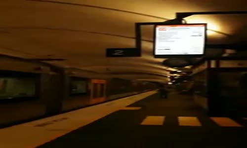 Avustralya' da çift katlı metro...