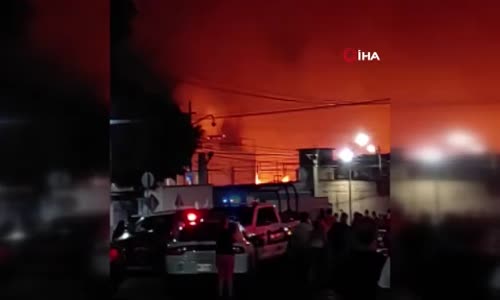 Meksika'da ahşap deposunda yangın 