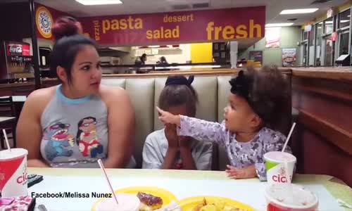 Ablasını Annesinin Azarından Koruyan Ufaklık